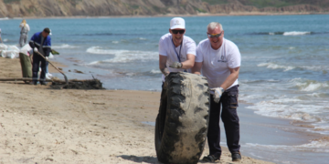 أوتيكو روسيا تدعم المبادرة التطوعية لتنظيف الشواطئ