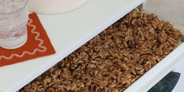 تحسن جودة النوم لدى الشباب الذين يتناولون الجوز يومياً